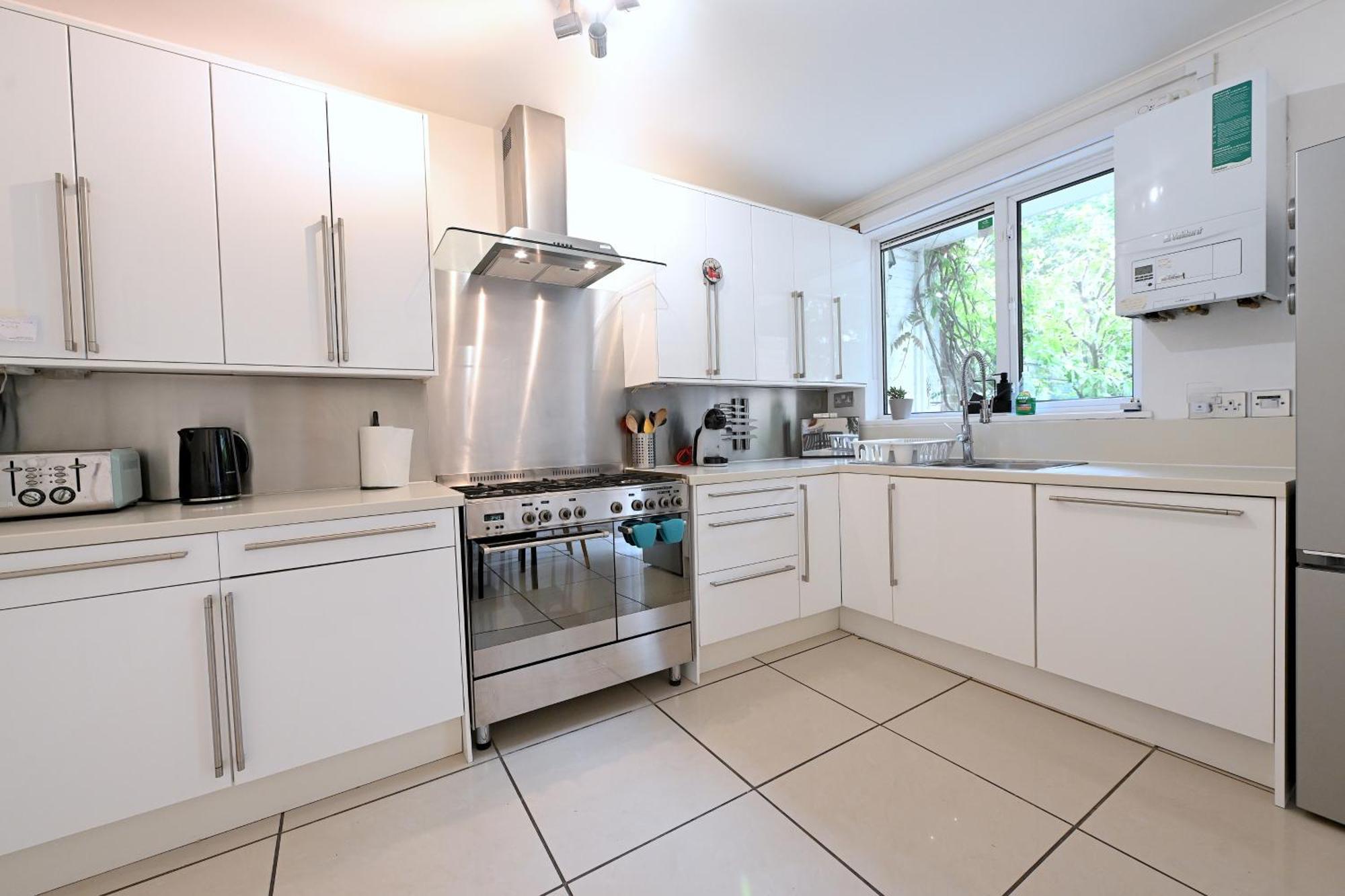 4 Bedroom Patio House Regent's Park - Parking Londra